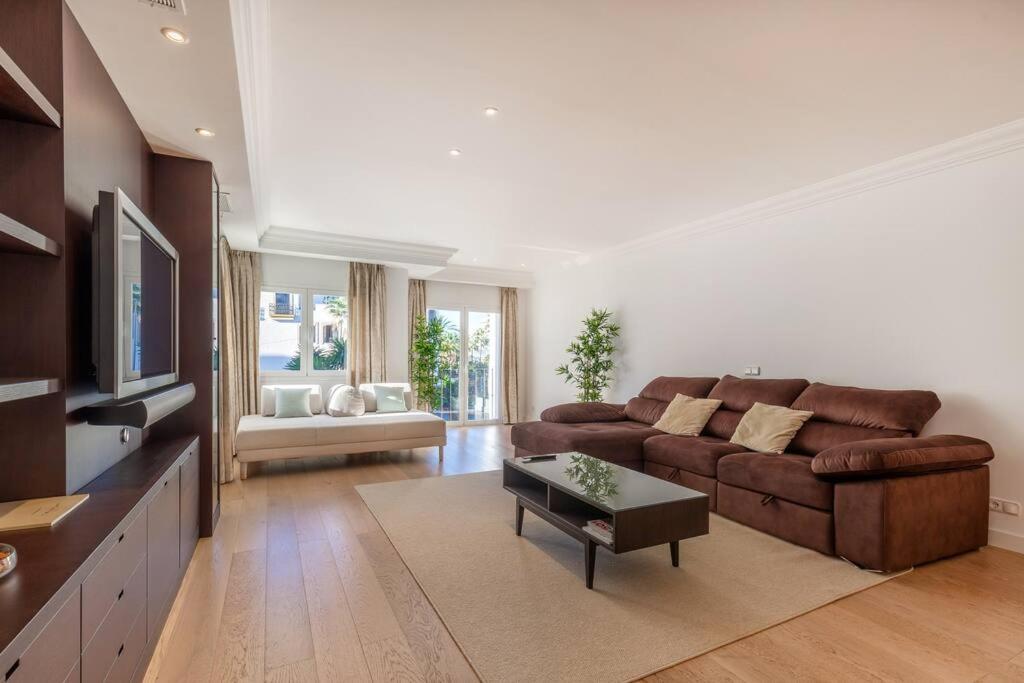 Bright Elegant 3Bdr Apartment In Puerto Banus マルベーリャ エクステリア 写真